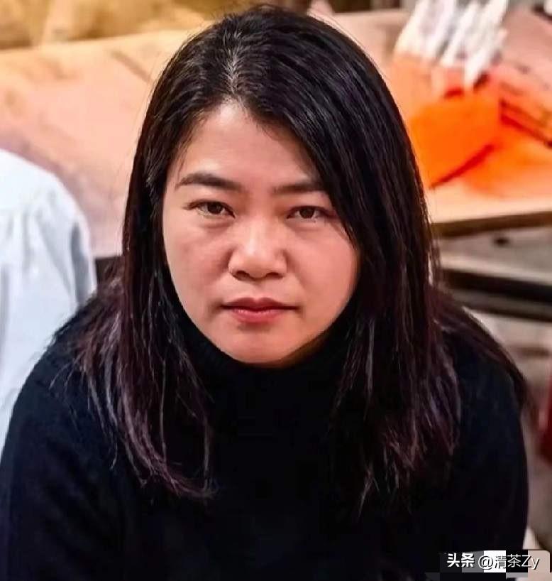 河北保定这泼油汤大姐以后的路可不太好走！高清正脸全网传播！

单位的同事、领导、