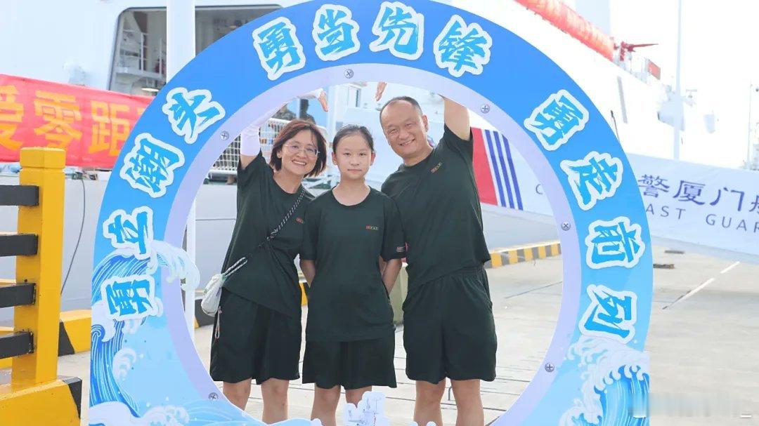 海警厦门舰及海警2503舰，后者五千吨燃机舰，吨位、速度都有了[威武] 小家伙们
