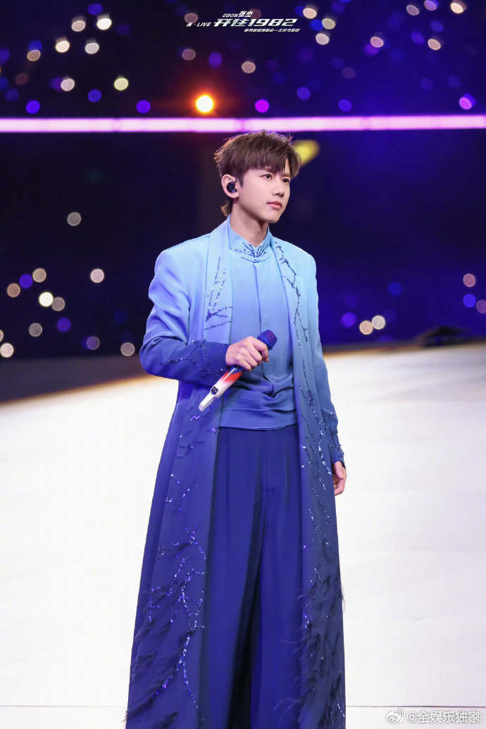 国家队打卡张杰演唱会张杰用舞台征服观众，也征服了一众国家队运动员，实力永远是最好