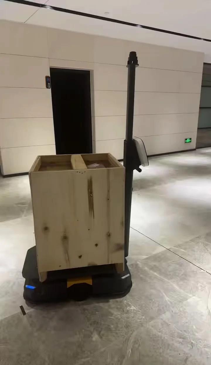 ”牛马“干活开始，”牛马“失业开启吗？
新品”牛马“搬运机器人已经上线工作，你到