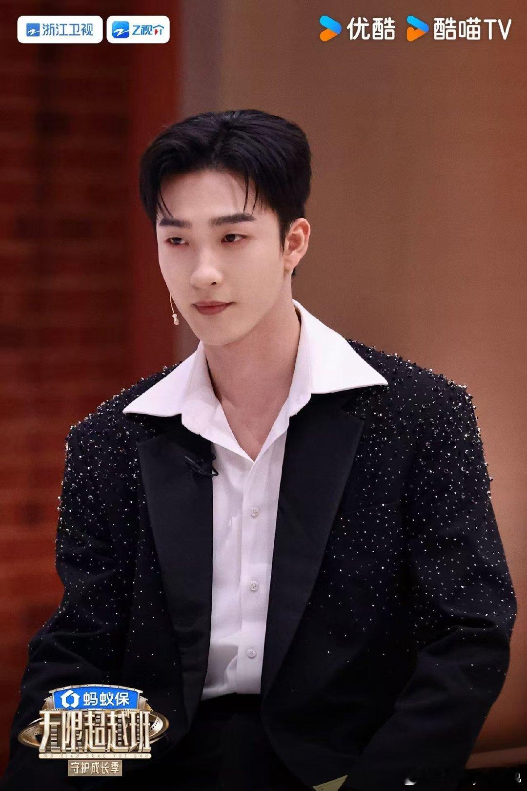 姚冠宇第一个晋级的短剧演员无限超越班 恭喜姚冠宇！作为短剧演员，在《无限超越班》