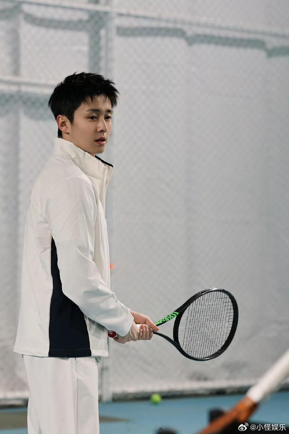 翟子路瘦了好多 瘦身buff叠满！翟子路肉眼可见的紧致有型，帅得更有棱角感，状态