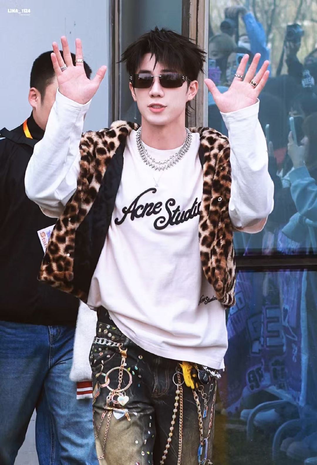 鹭卓超燃青春的合唱逆应援鹭卓超燃青春的合唱逆应援给粉丝发馕，好用心的小鹭卓鹭卓给