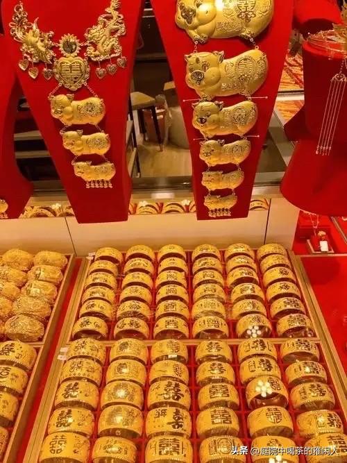 以前都说乱世买黄金，
现在为啥不行了？
不查不知道，一查吓一跳。金价暴跌到112