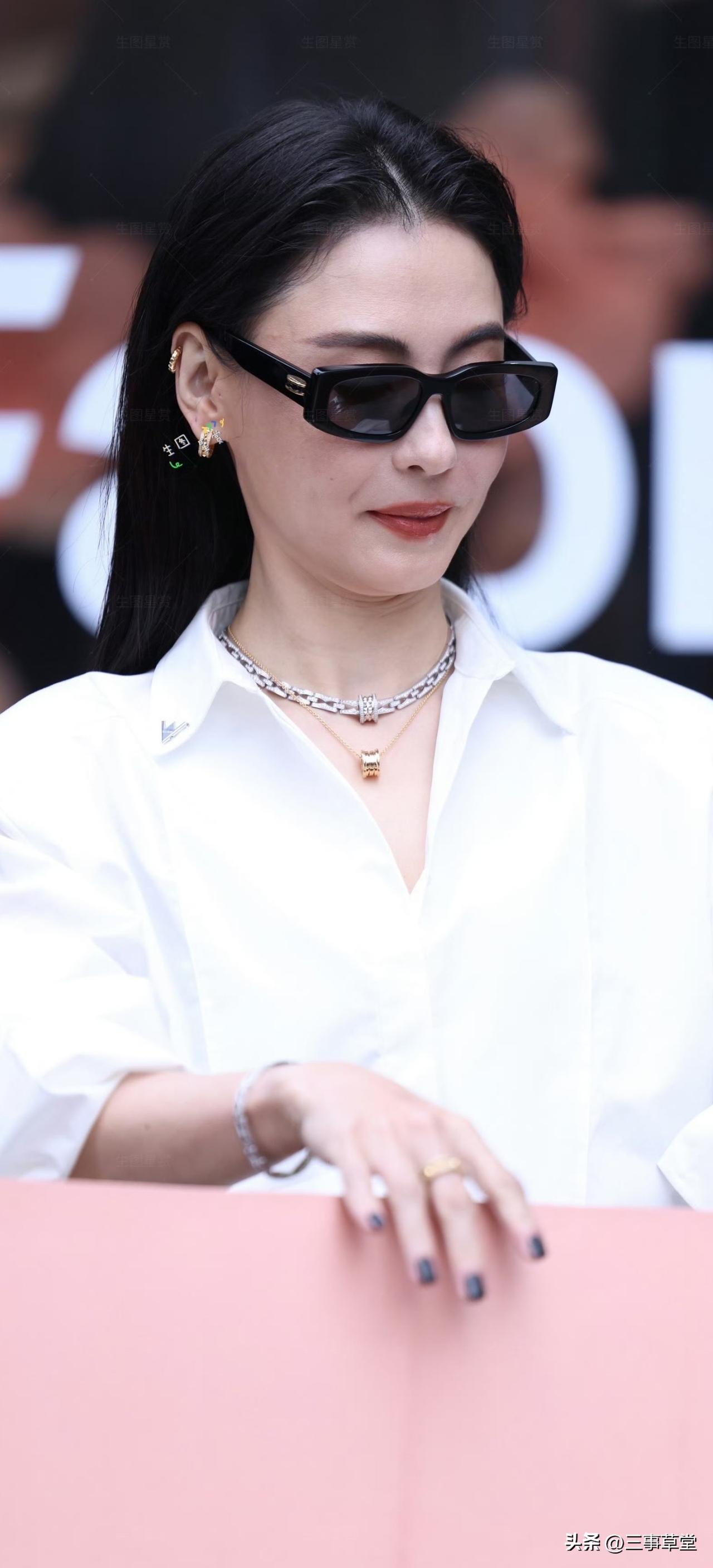 黑超女王上线🕶️