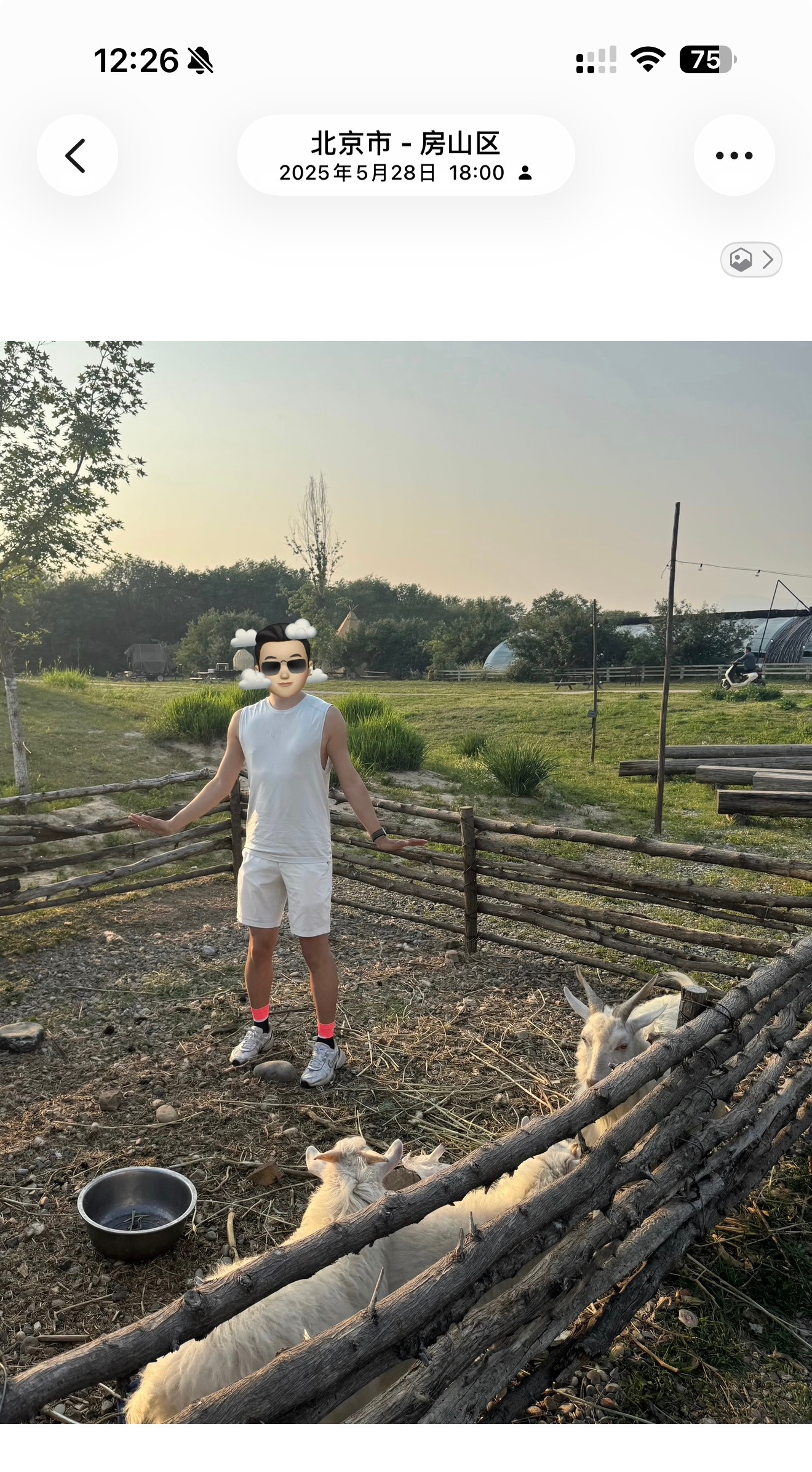 什么是超前。 这就是。 甚至同样的颜色。同样的地点。同样的名字。  同样的创意思