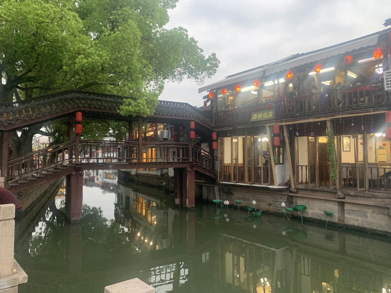 复兴号在飞驰，我的心在神往。
目的地：上海。中国共产党第一次全国代表大会的革命圣