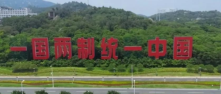有人说中国必须抓住时机，在特朗普执政期内解决台湾问题，因为特朗普是一个商人出身，