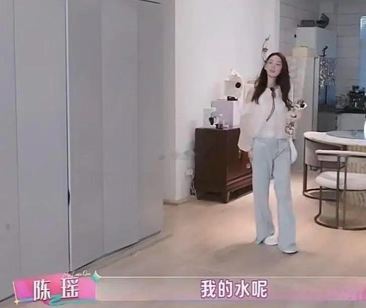 陈瑶出门前的一系列操作，真的是当代女性的真实写照，出个门一步四回头，不是忘了这个