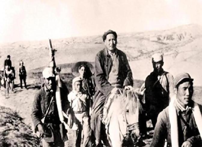 1947年8月20日，通往西北野战军的电话铃响了，毛泽东一把抓起。“你是李德胜吗
