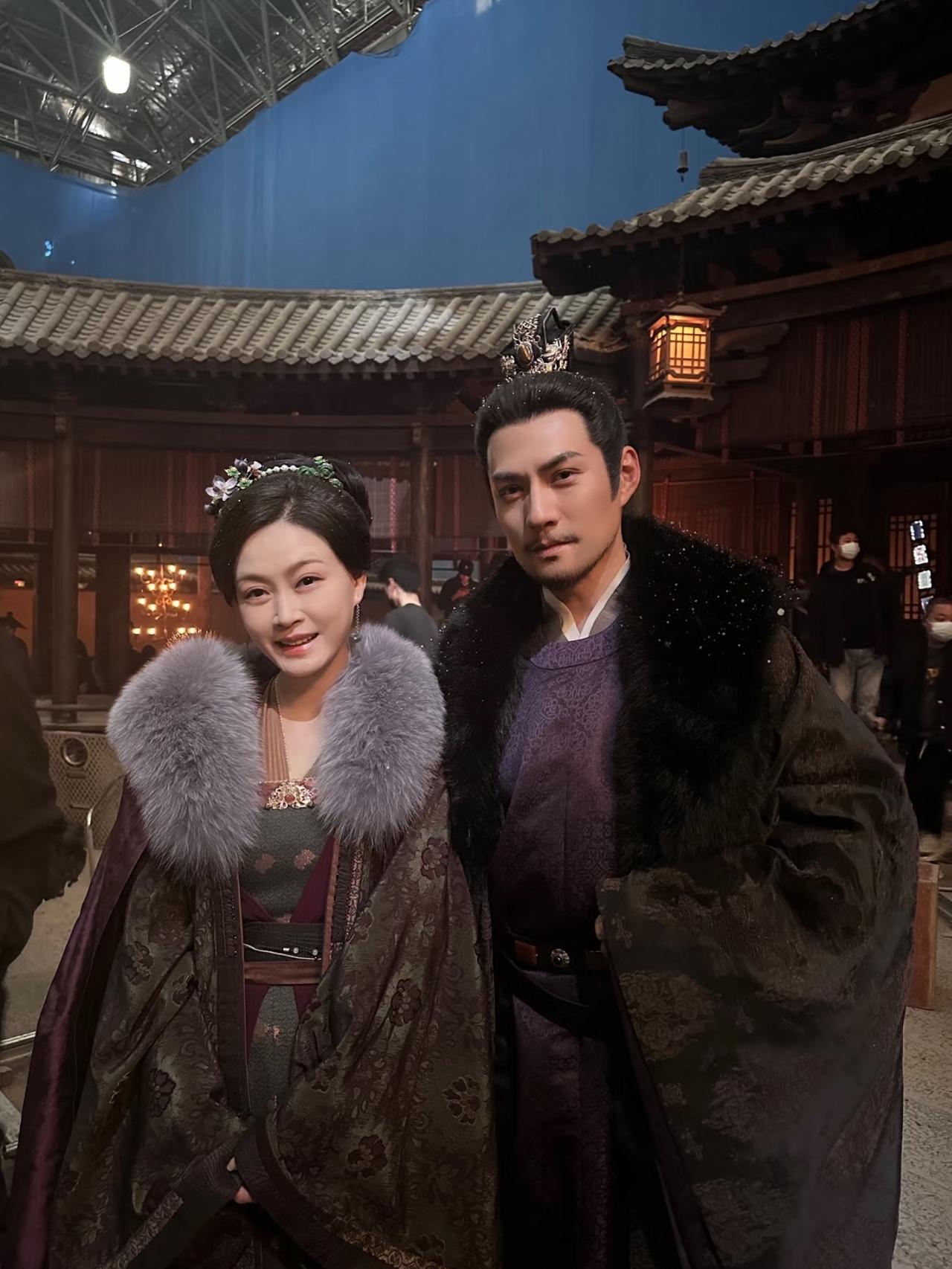 魏夫人出身小门小户，是家中庶女，以魏夫人的身份是高攀不上魏严的。

魏夫人家里人