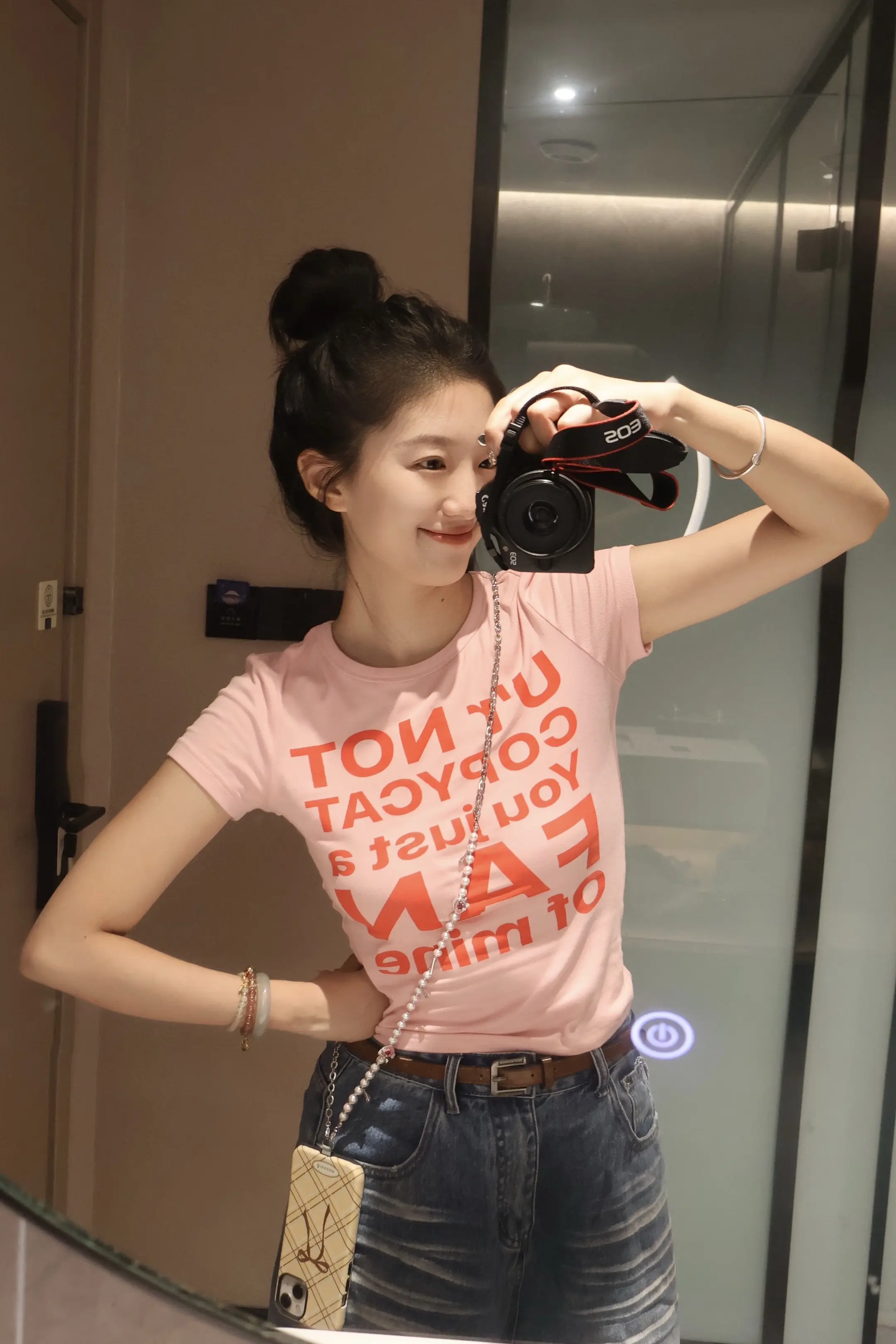 “可是你要我怎样忘记你 留给我的回忆”
