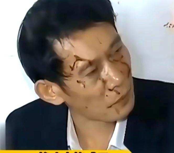 杭州一对夫妻，结婚十几年。
因为丈夫睡觉打呼噜，妻子睡眠又浅，两人一合计，换了大