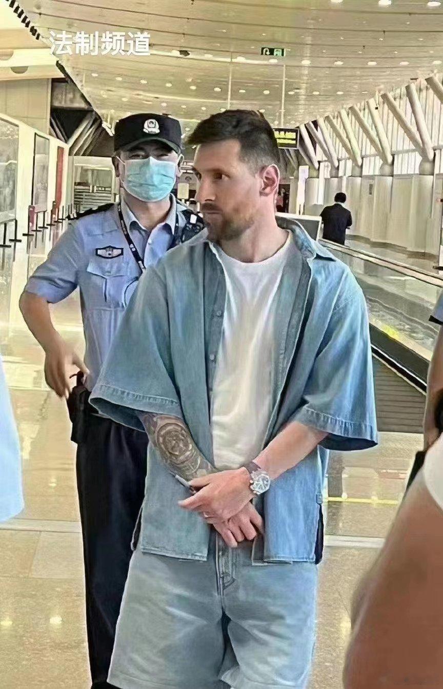 可惜了,有纹身,要不然可以归化成中国队员。 ​​​