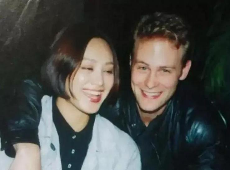 1997年，宁静跟着保罗回美国见公婆，未来婆婆笑着说“想要什么尽管提”，她脱口而