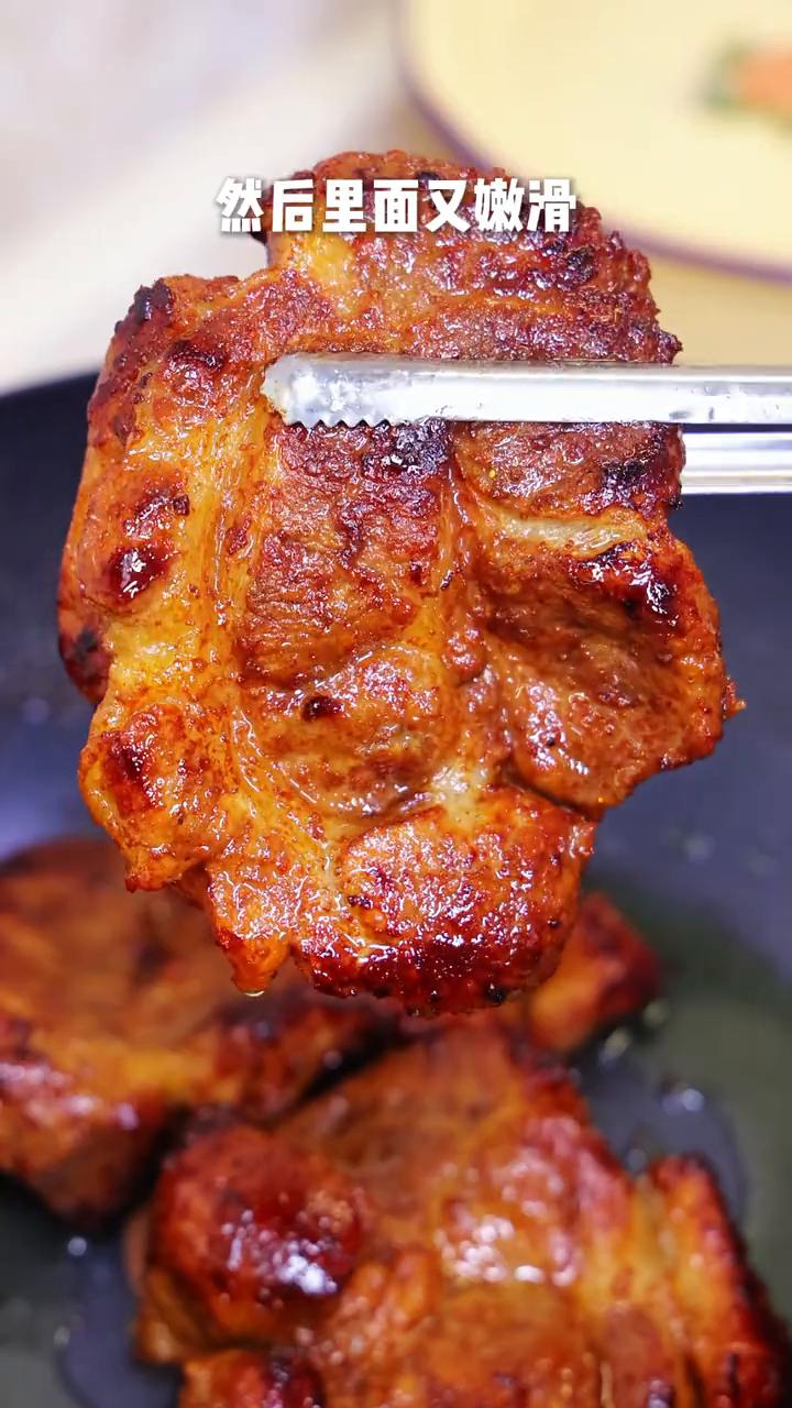 这样做的盐焗梅花肉真的超好吃，比叉烧、烧肉都要香，吃起来一点也不腻，外皮焦香，里