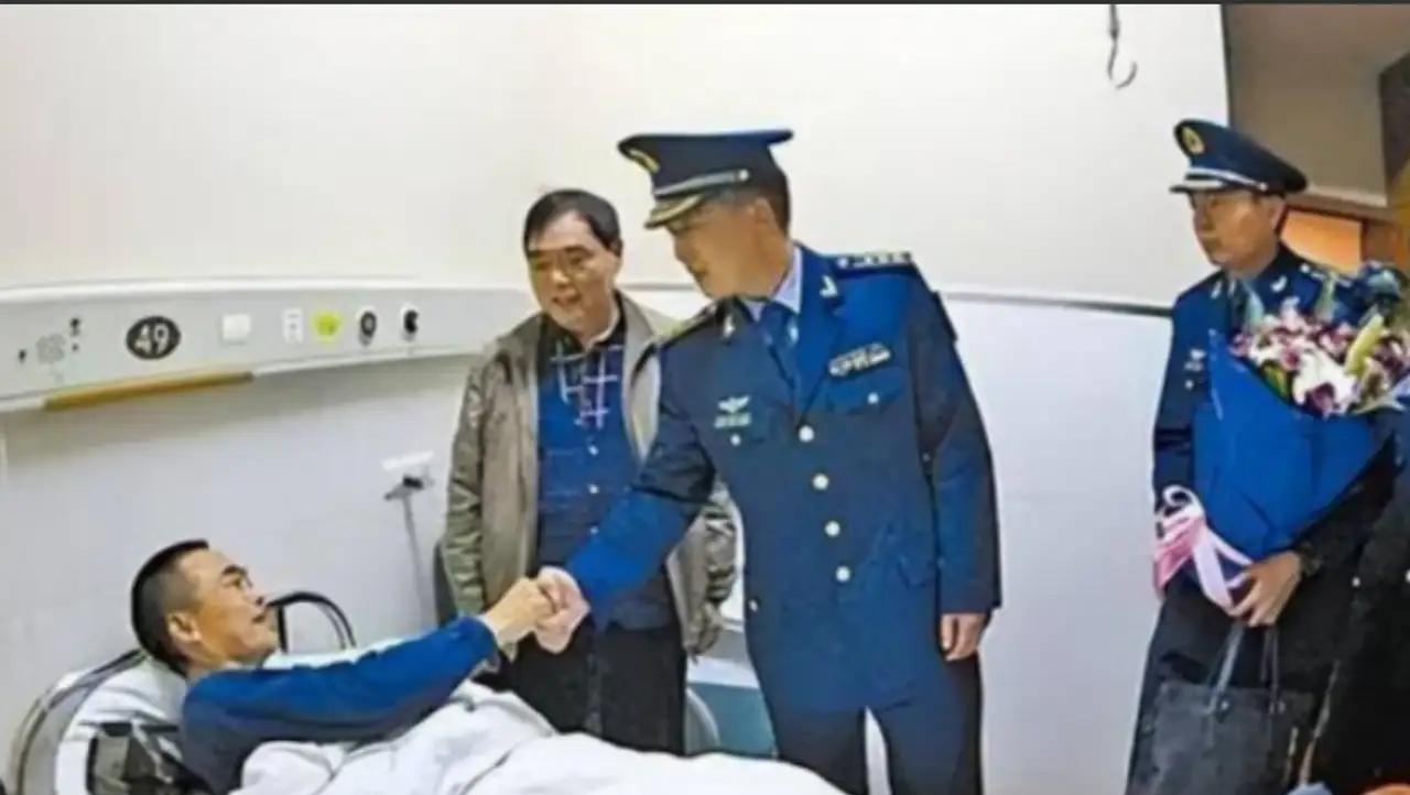 1988年，歼-6飞行员坠入深山后重伤，幸被江西农民所救，27年后，农民妻子打来
