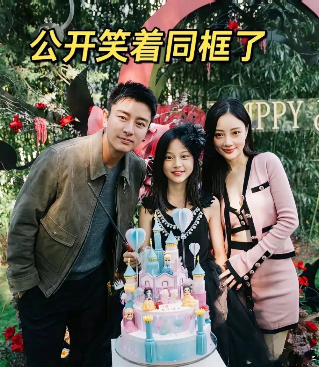 李小璐与贾乃亮的同框，仿佛一记重锤，扯下众多明星离婚夫妻的遮羞布。 瞧瞧王岳伦和