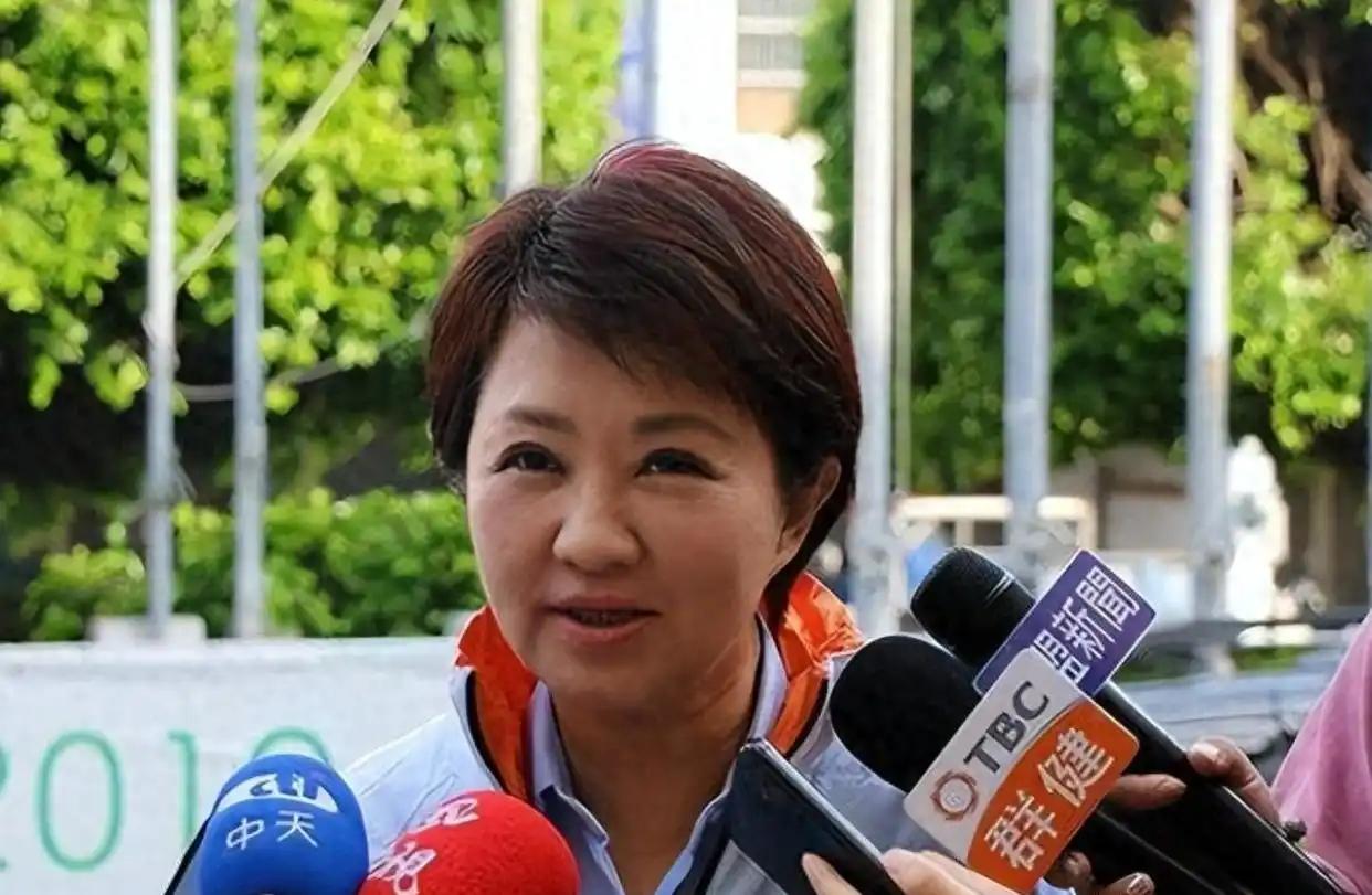 [微风]大陆的通缉令也不要都针对民进党，而对国民党中的某些人睁一只眼闭一只眼的，