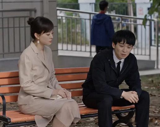 《蛮好的人生》年龄设定女主39岁，男主28岁，为什么要一直审判女主容貌？男主没有