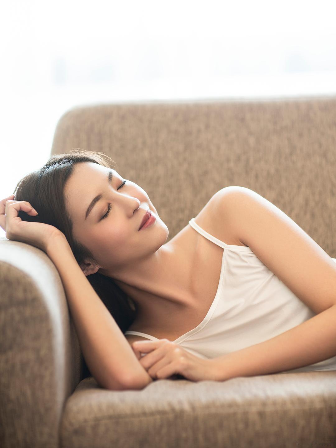 五一调休又来了！先上四天班，放五天假，再补一天。这“假”放得人心里五味杂陈。
