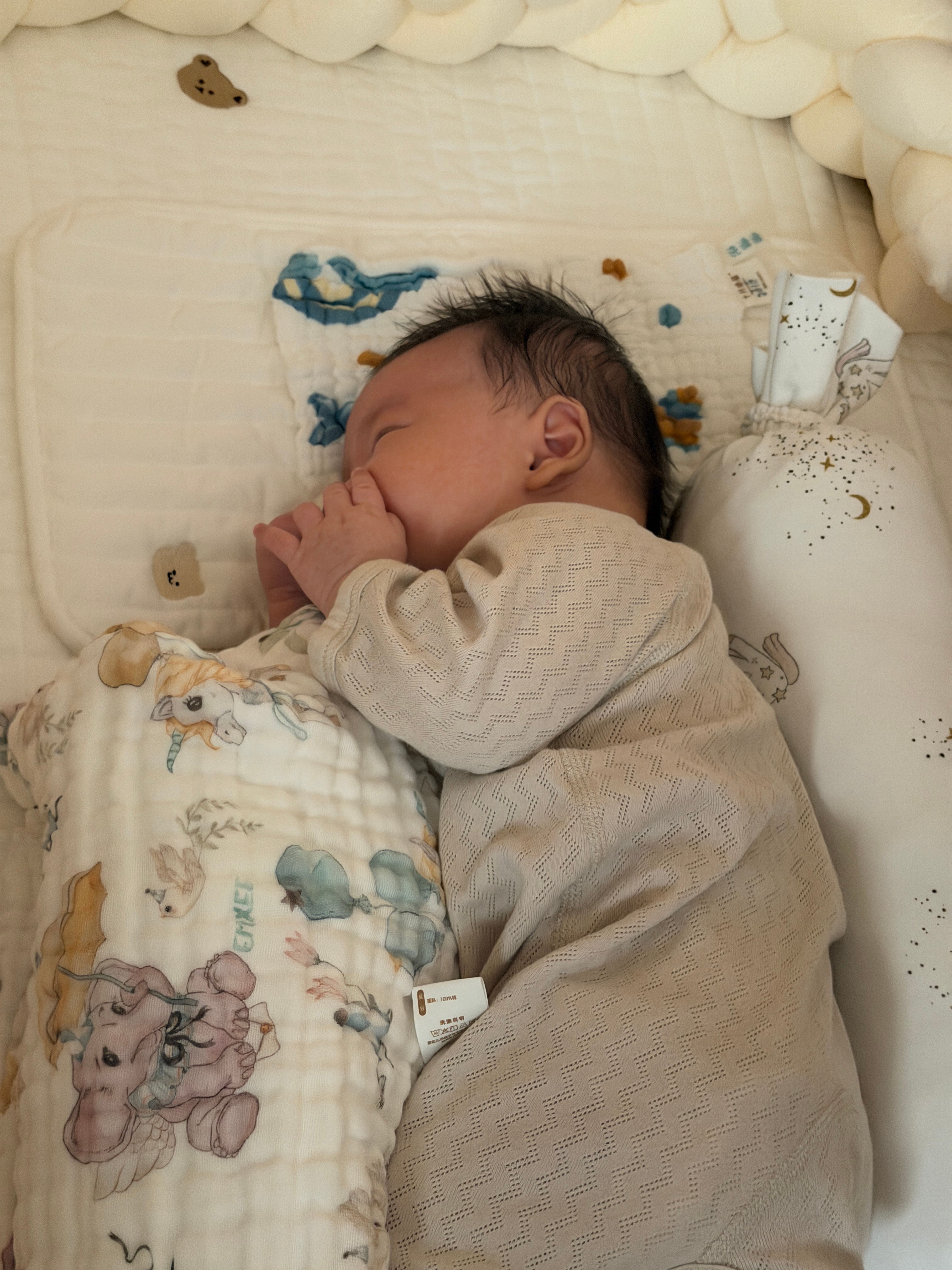 人类幼崽能有什么坏心思[哈哈]只是想好好吃个奶嘴而已哈哈哈哈哈 ​​​