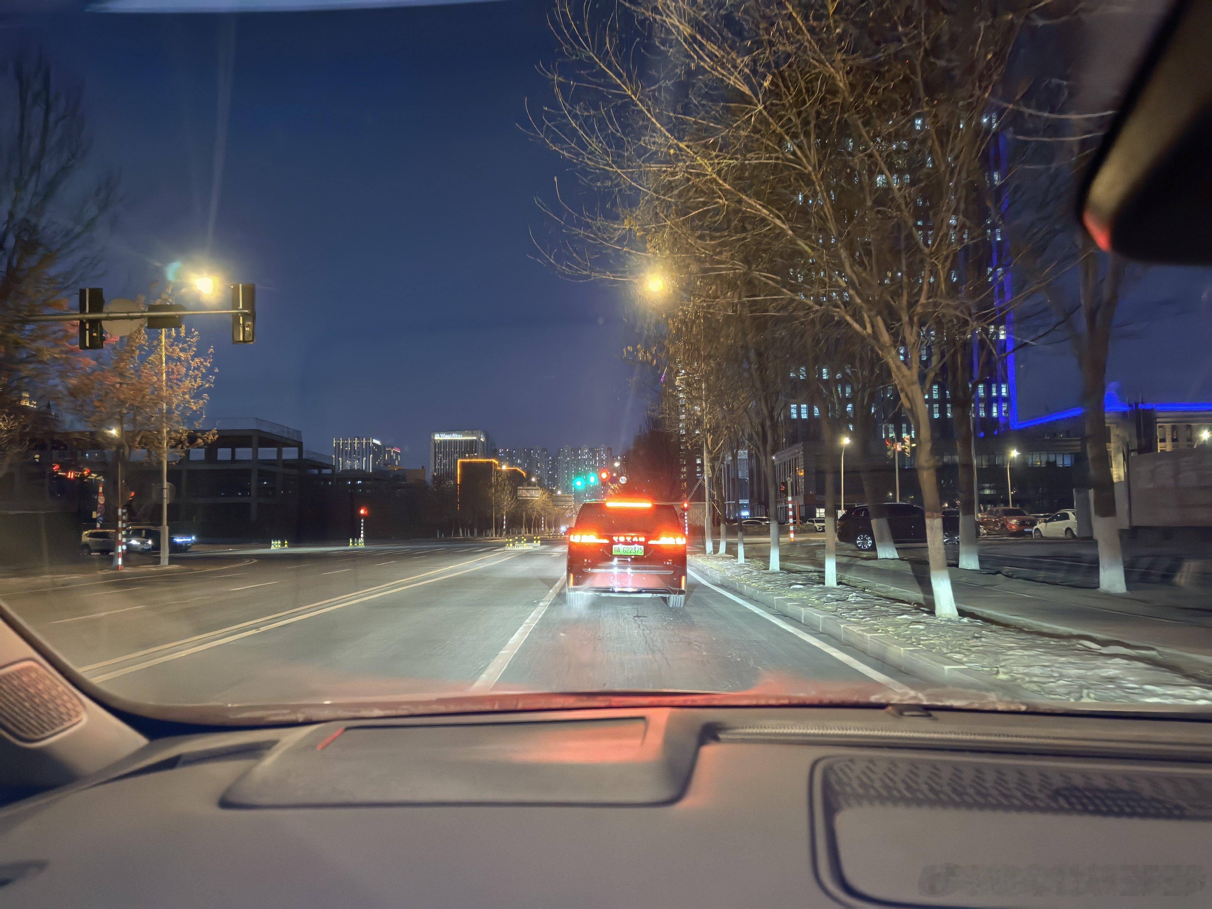 东北现在的错觉就是下午3点半日落4点半感觉到了晚上9点的样子 哈尔滨