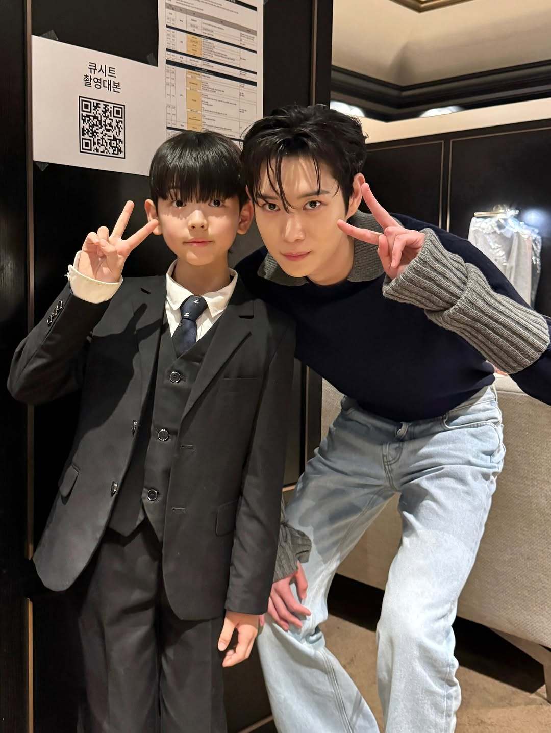 亲爱的x 年幼版俊瑞的扮演者朴厚ins发布与金永大的合影✌🏻✌🏻 ​​​