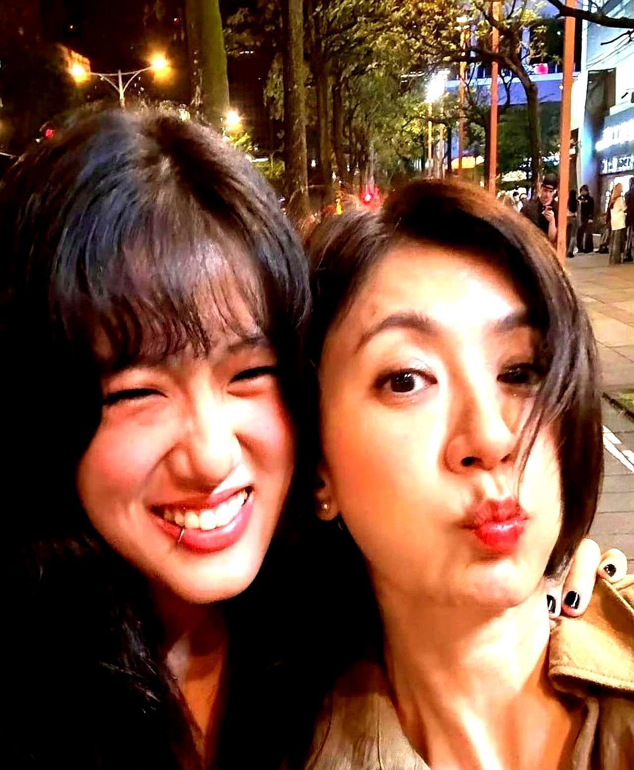 你见过父母对簿公堂互相揭短的孩子，十年后一手挽着妈、一手挽着爸拍照吗？
法庭文件