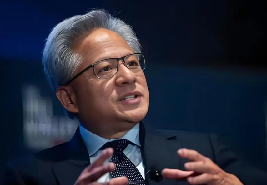 黄仁勋这回是下定决心彻底不装了，直接把底牌亮得明明白白。既然中国不买英伟达的 E