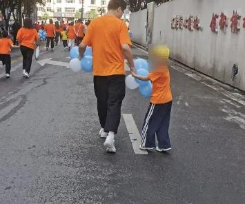 太痛心了！陕西商洛一名36岁父亲，参加幼儿园亲子迷你马拉松时突然倒地猝死。
 