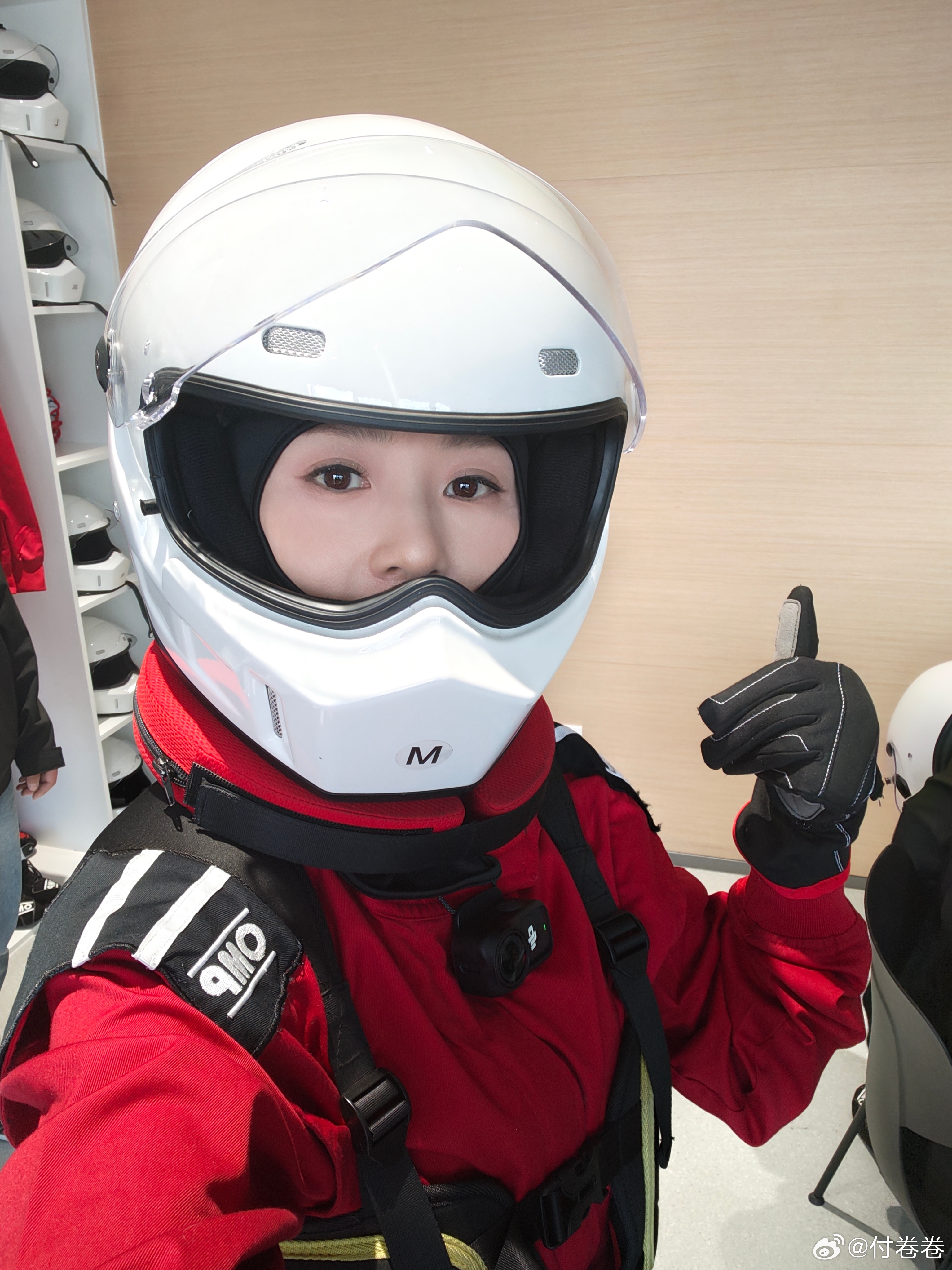 小米汽车工厂开卡丁车小米汽车付卷卷爱粟 北京·小米汽车北京超级工厂店