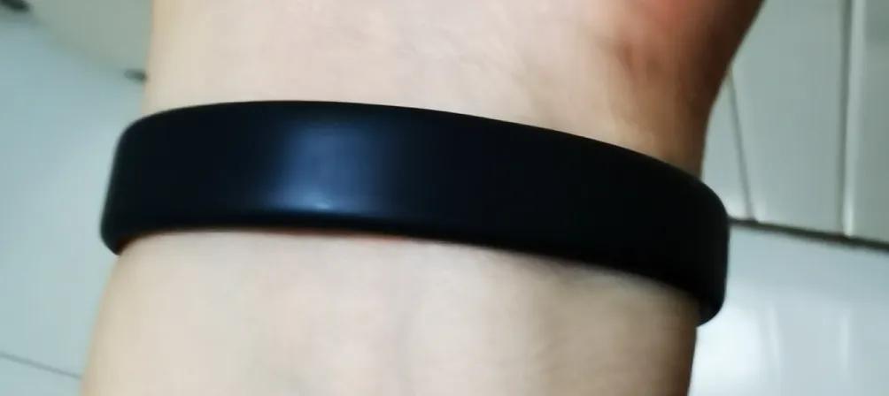 我一直没有买过手串，倒是朋友给了，也没有戴，我常戴的是这个手环，说是紫外线的，做
