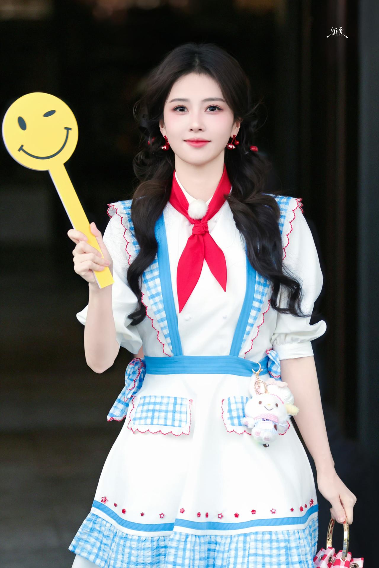 白鹿这套妆造太可爱啦，小厨娘[舔屏]