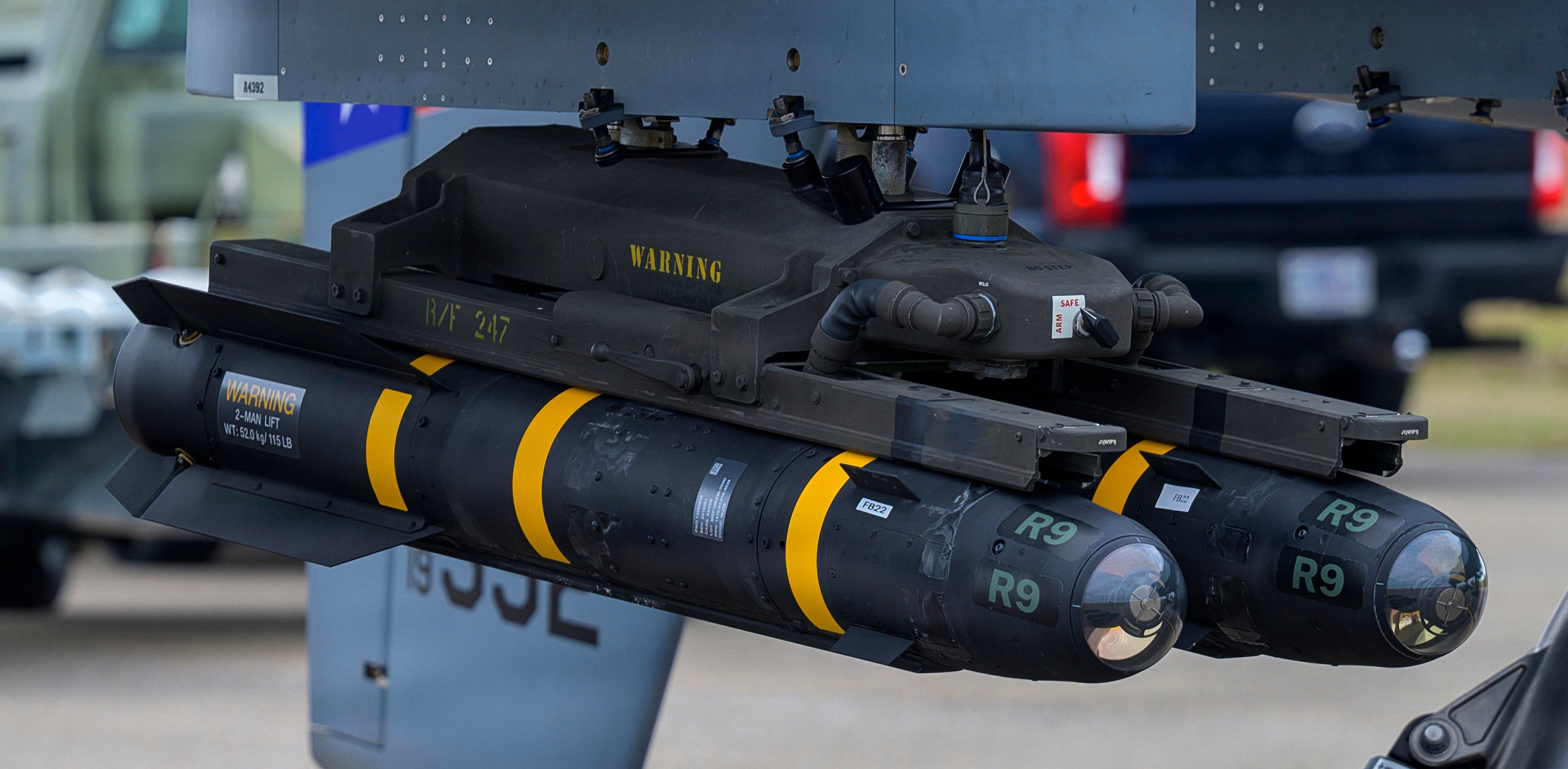 高分辨率图像 地狱火的激光导引头，看起来里面有个反光碗？ 