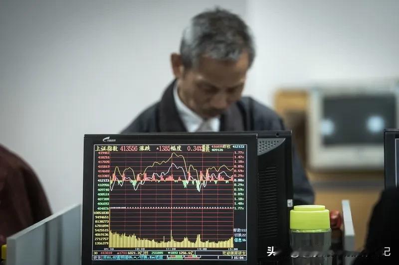 香港证券ETF有两个现象值得注意。
1、今日创下历史天量。
2、连续两个月大涨超