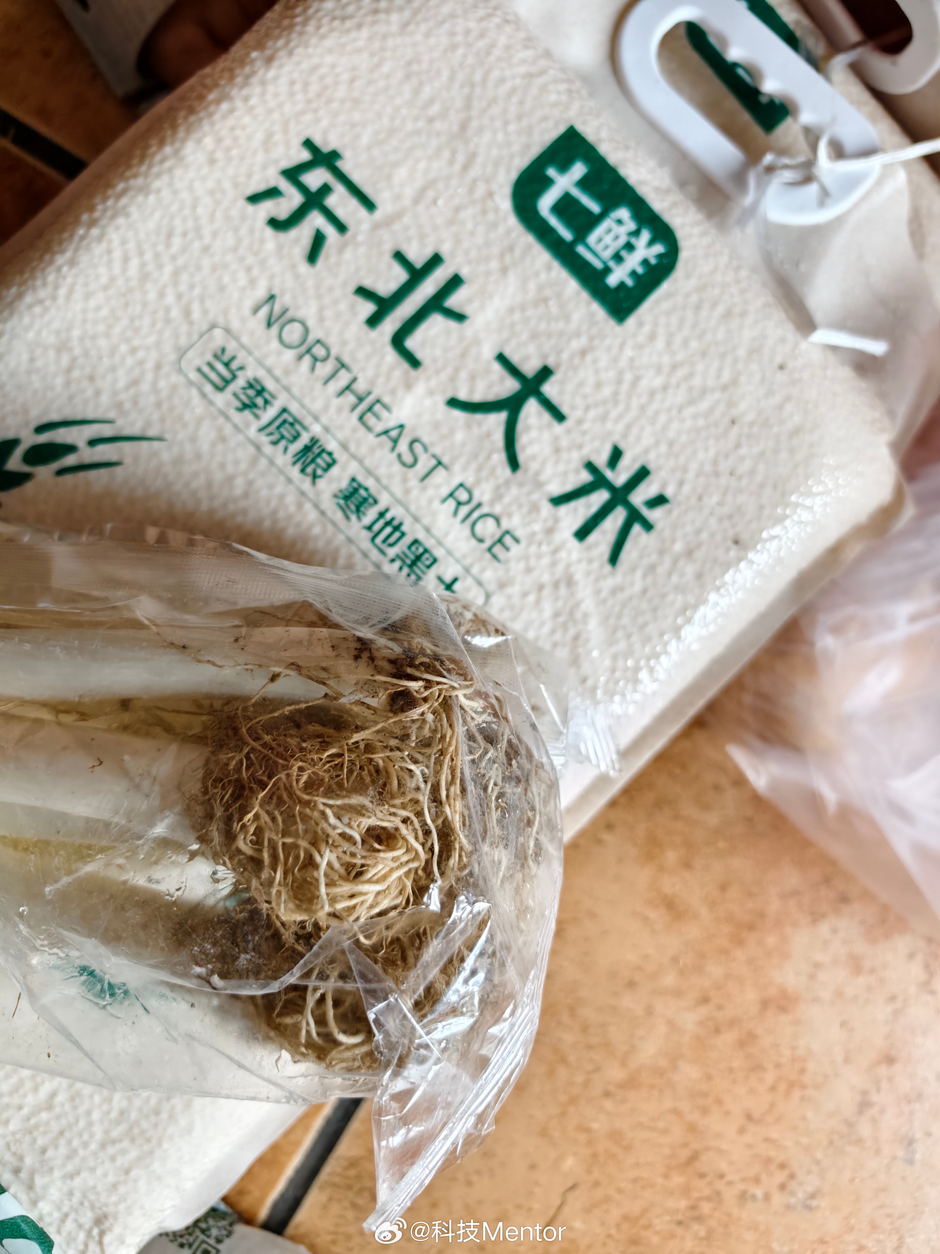 刚在七鲜买了2袋5Kg的大米，25.5一袋，不知道比外面的便宜还是贵？ 