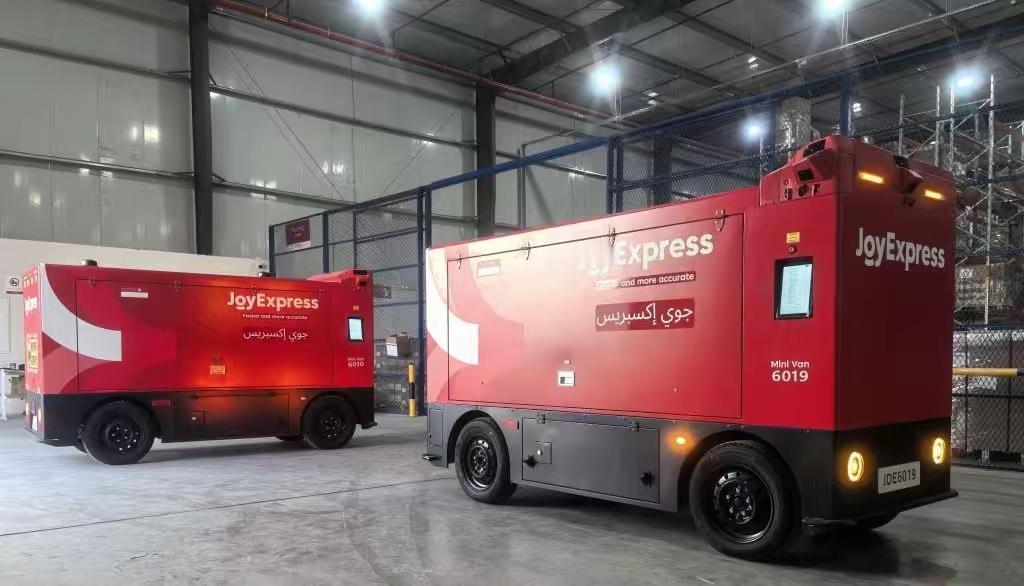 2. 京东物流智能配送车到达沙特 将用于当地快递配送：多辆京东物流第六代智能配送