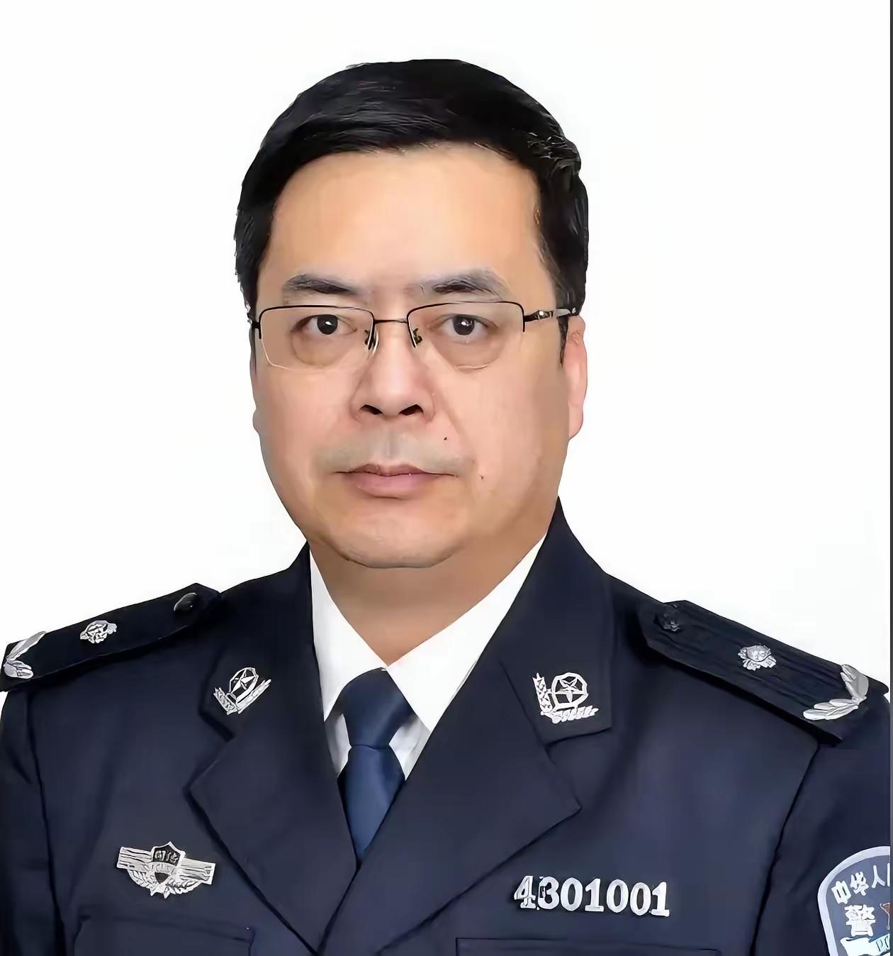 管监狱的，这回住进去了
​​管了一辈子监狱的人，自己这回进去了。

10月23日