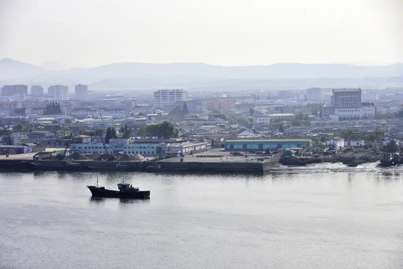 朝鲜核潜艇尺寸比主流潜艇小，这背后有不少原因。从军事需求来看，朝鲜周边海域多为近