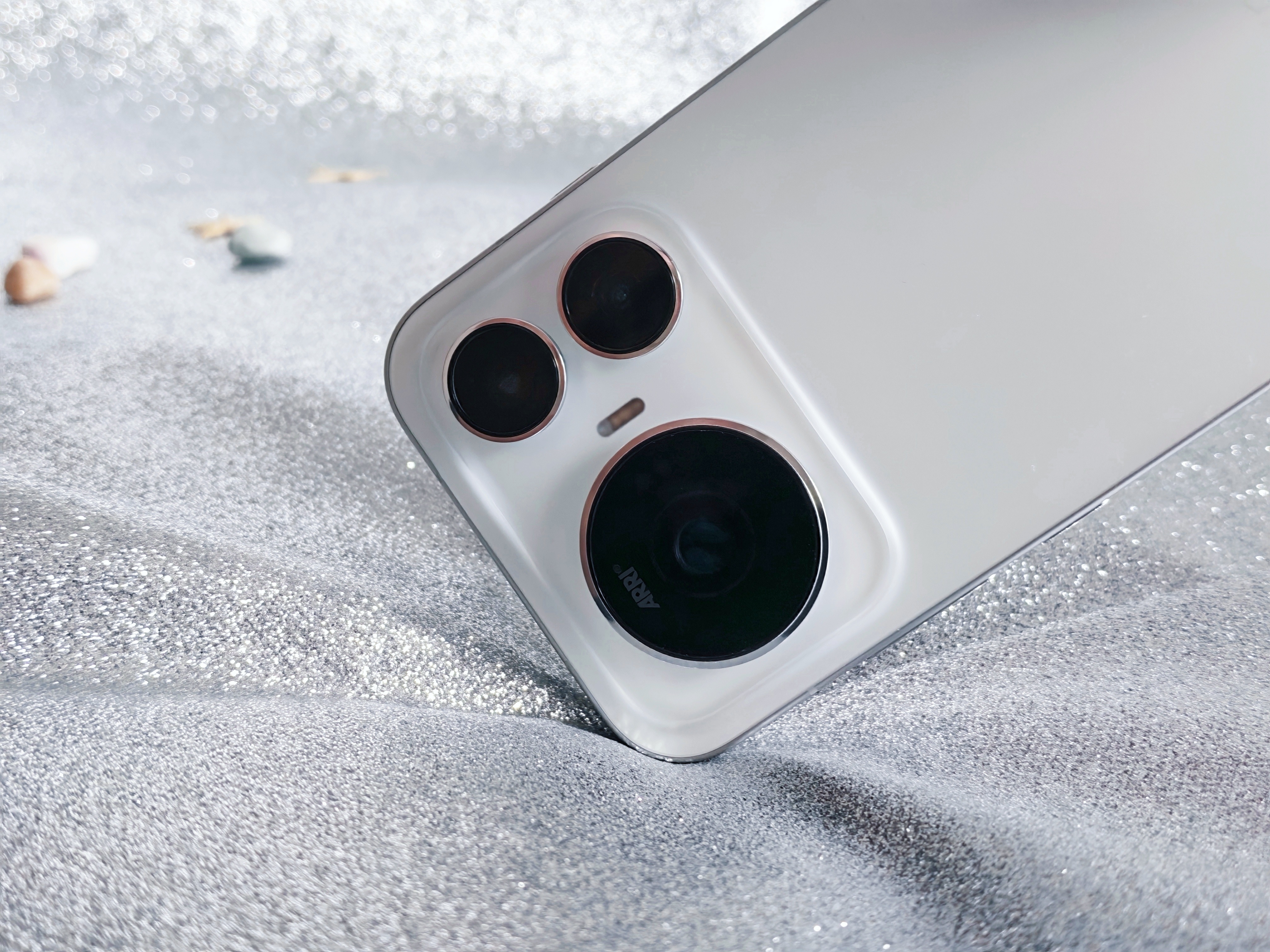 荣耀M9系列激活量连日登顶 荣耀Magic9系列确实不错，特别是Pro Max版