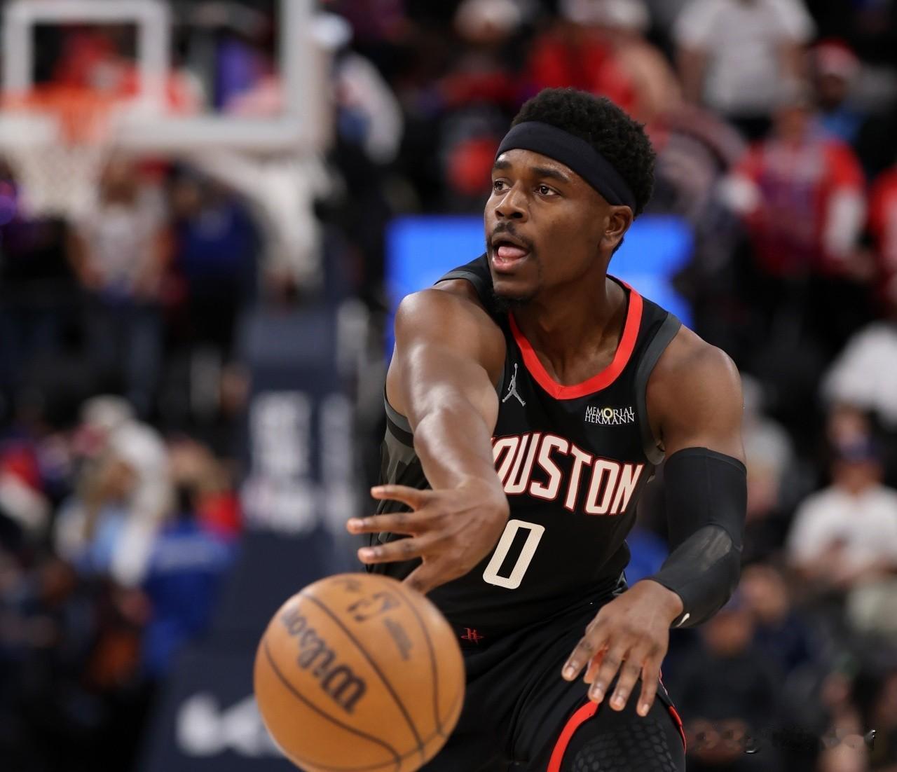 乌杜卡:放着谢泼德、奥科吉、芬尼史密斯不用，偏偏小霍乐迪首发？
让他打个假首发也