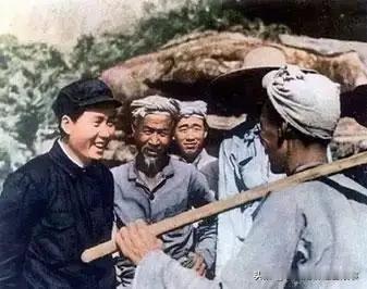 1955年共和国首次授衔，根据授衔条例本拟授予毛泽东大元帅军衔，专属礼服已定制完