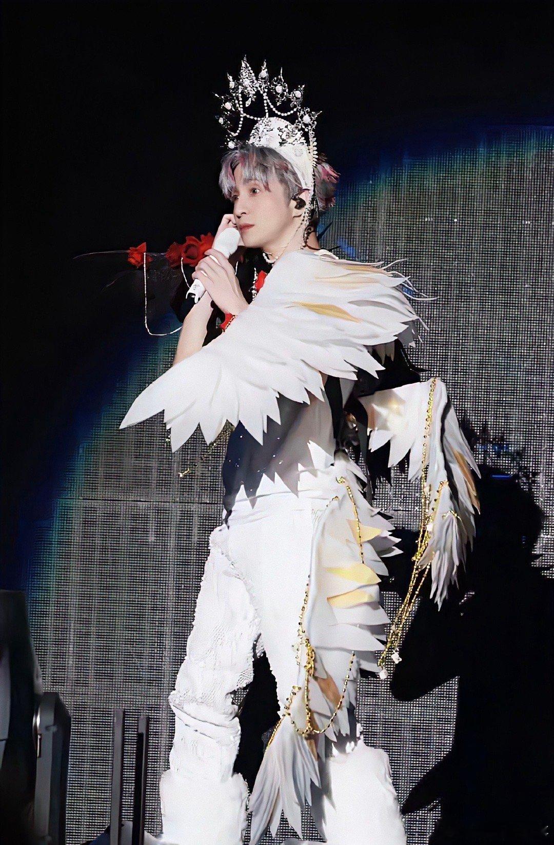 #薛之谦清唱一千个伤心的理由#老薛咱能多清唱几首吗实在是太好听了，好期待下次能够