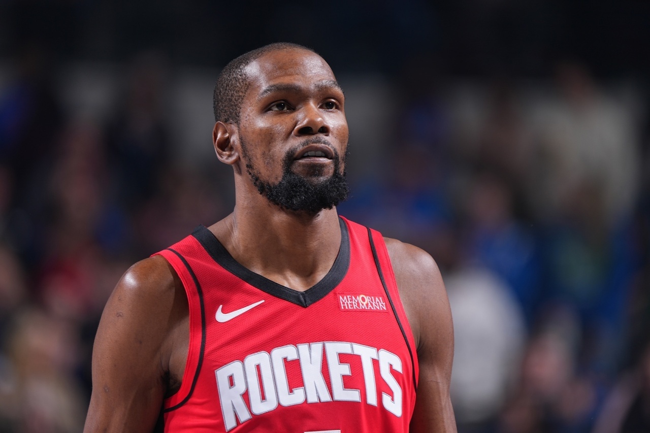 杜兰特谈如何做到连续17个赛季都场均25分+“首先，这跟我教练和队友的策略很有关