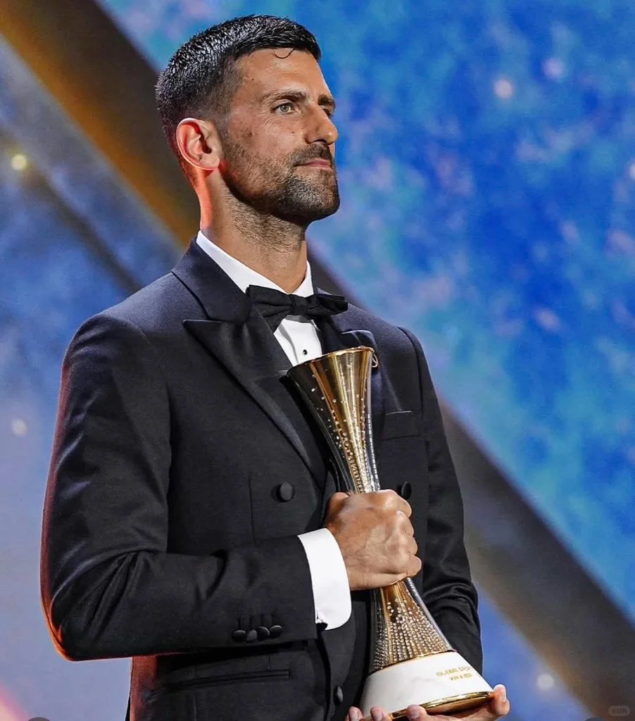 [ 正装 德约科维奇 | 首届环球体育奖 ]虽然不是正装控，但每次看德约科维奇穿