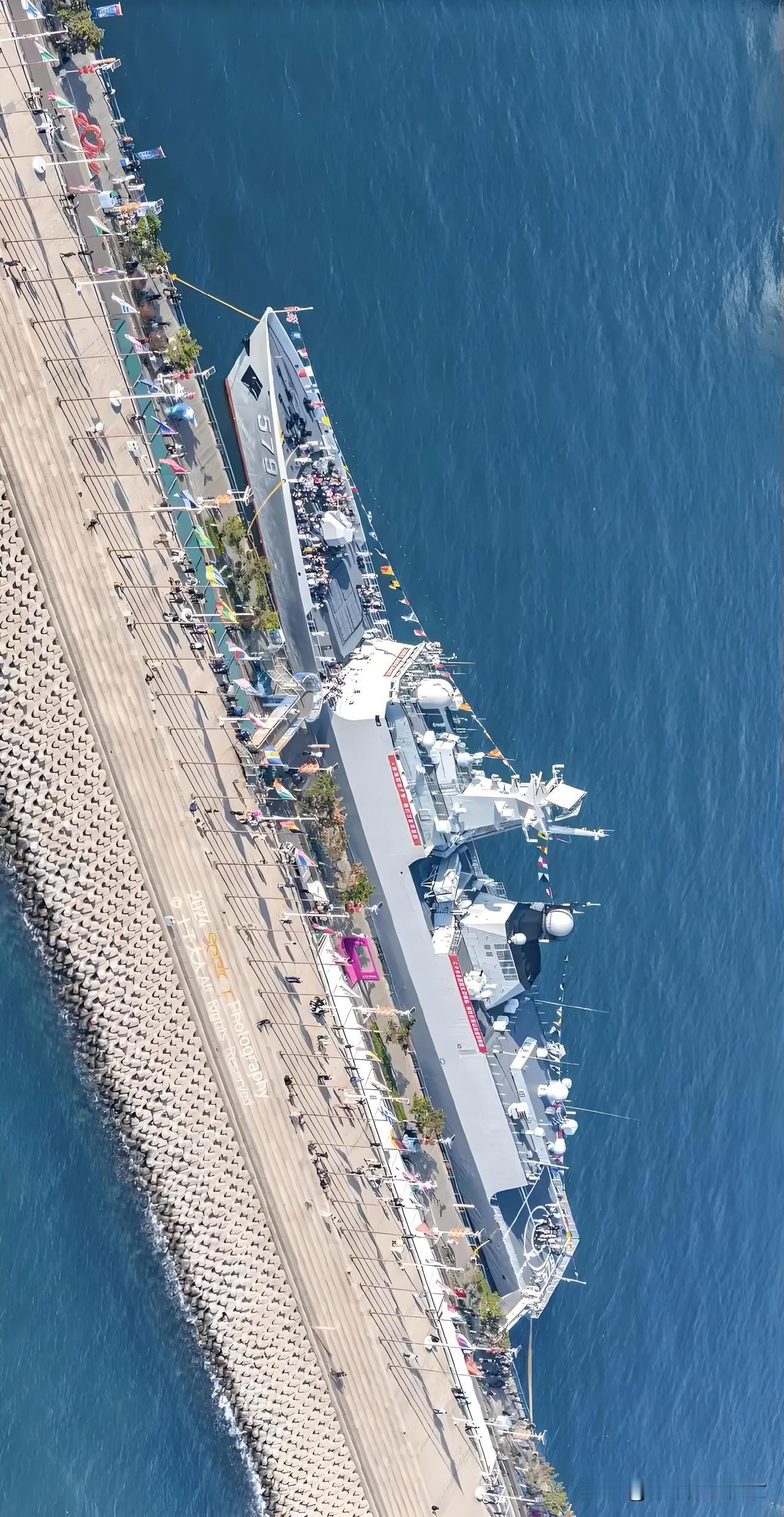 中日之争
受影响最大的国家并不是东亚的某些国家
也不是已经崛起的某些国家
而是东