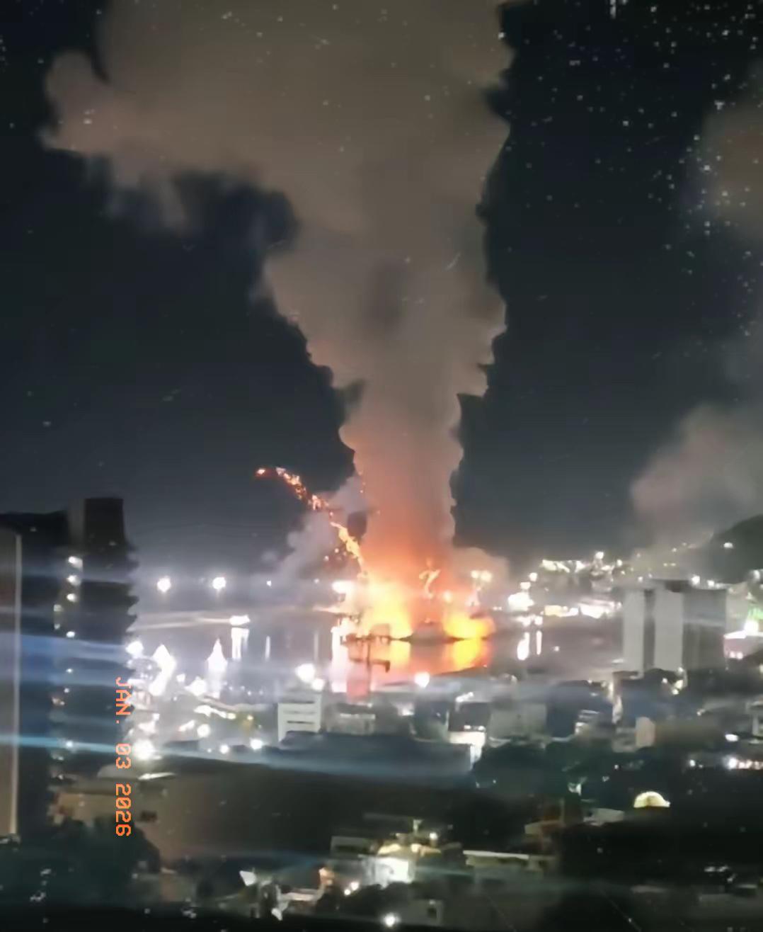 委内瑞拉总统马杜罗已宣布国家紧急状态。

加拉加斯的夜晚被爆炸声撕裂，防空警报随