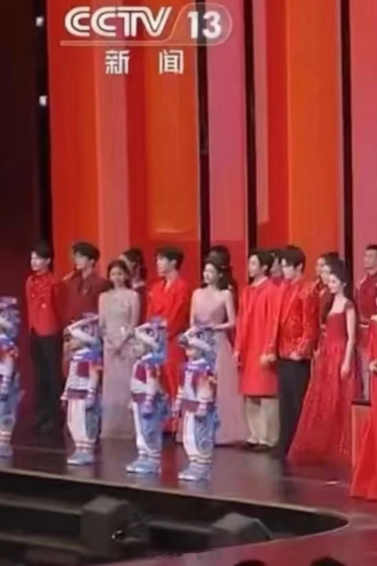 丁禹兮刘浩存春晚舞台开场丁禹兮刘浩存春晚开场同框求一键跳转春晚教程 