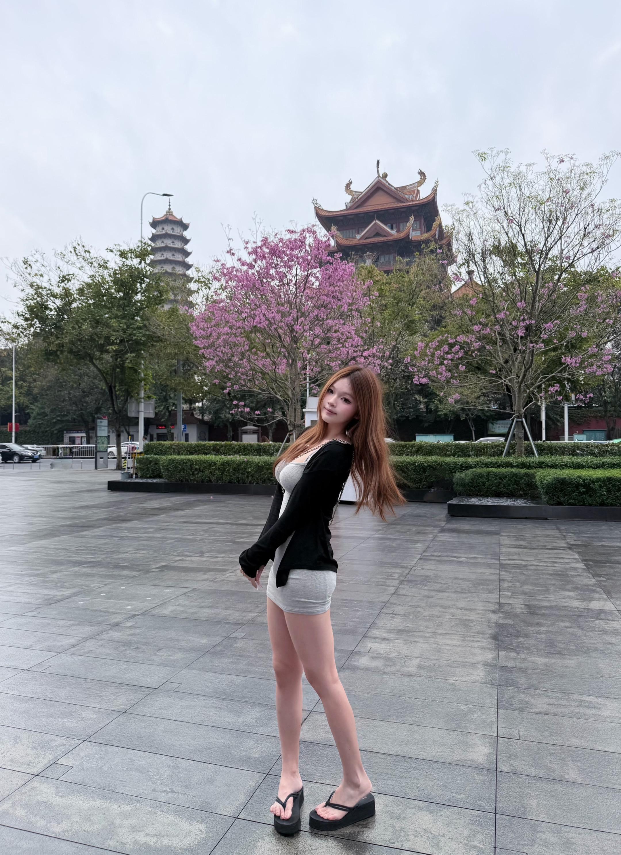 地球没有你不会不转 可我不是地球 我不能没有你呀